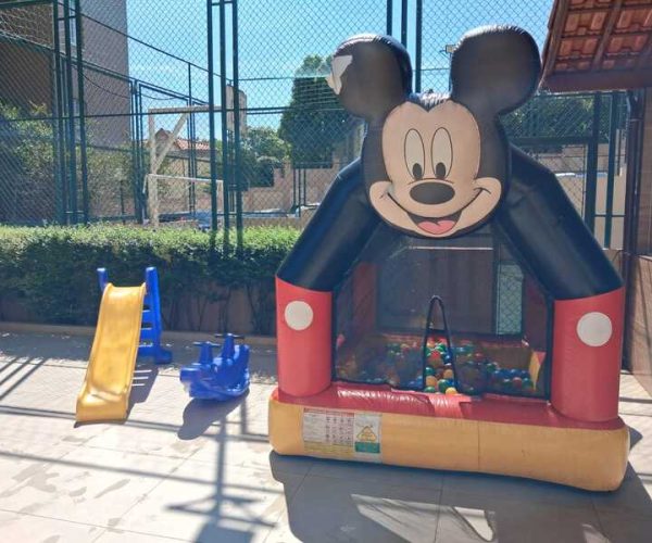 Piscina Mickey